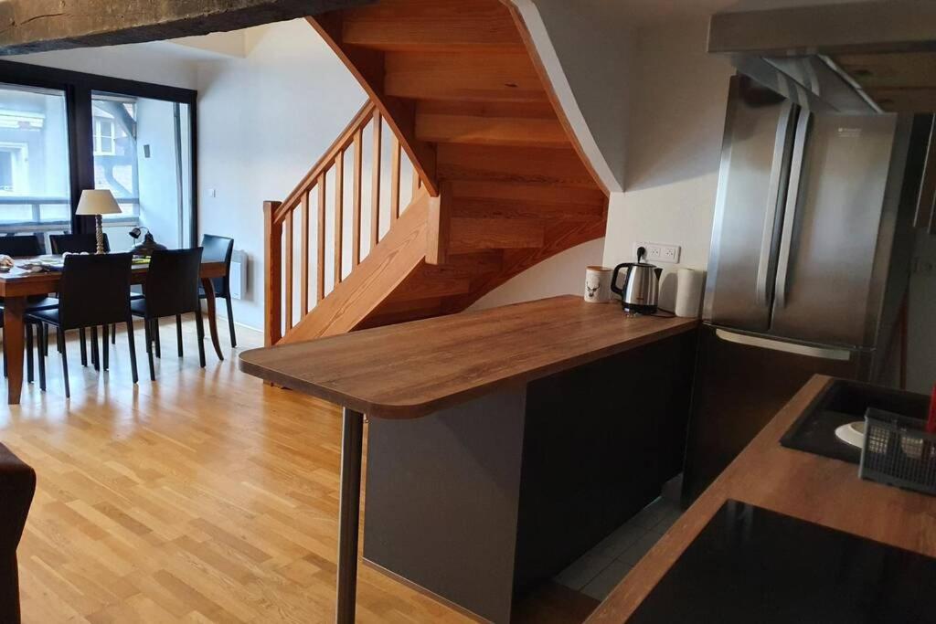 Appartement Exceptionnel 4 Etoiles Hyper Centre Albi 65 M2 Au 4Eme Etage Sans Ascenseur Avec Une Tour Du 12Eme Siecle Eksteriør bilde