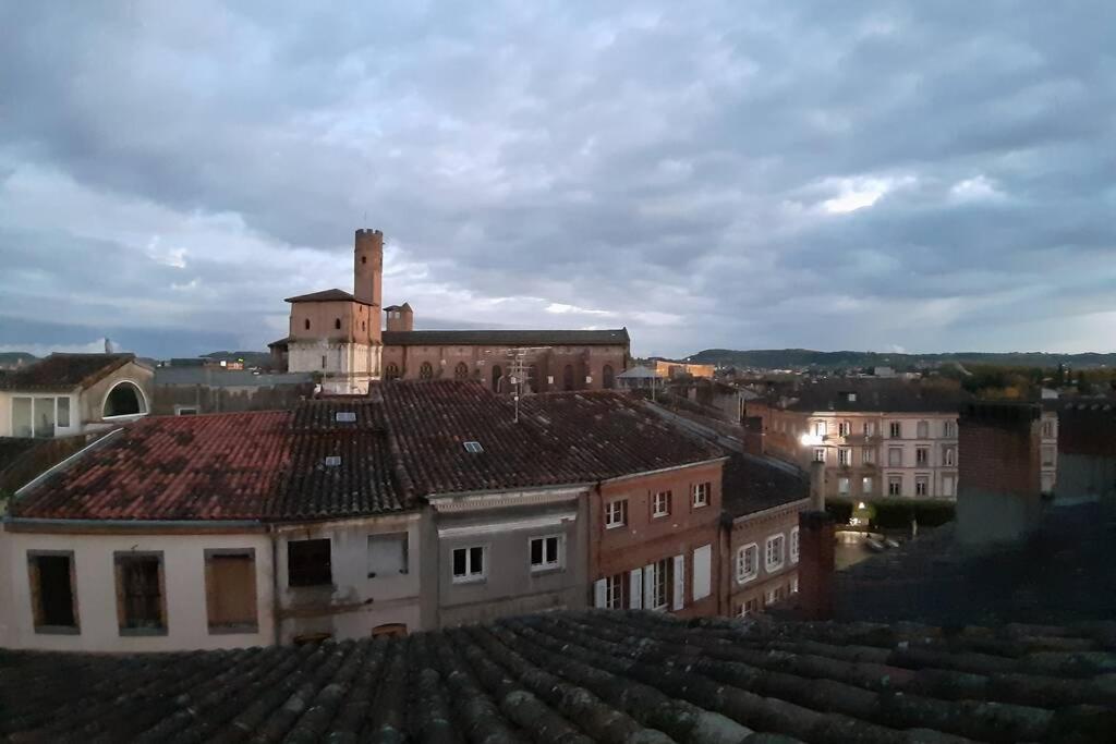 Appartement Exceptionnel 4 Etoiles Hyper Centre Albi 65 M2 Au 4Eme Etage Sans Ascenseur Avec Une Tour Du 12Eme Siecle Eksteriør bilde