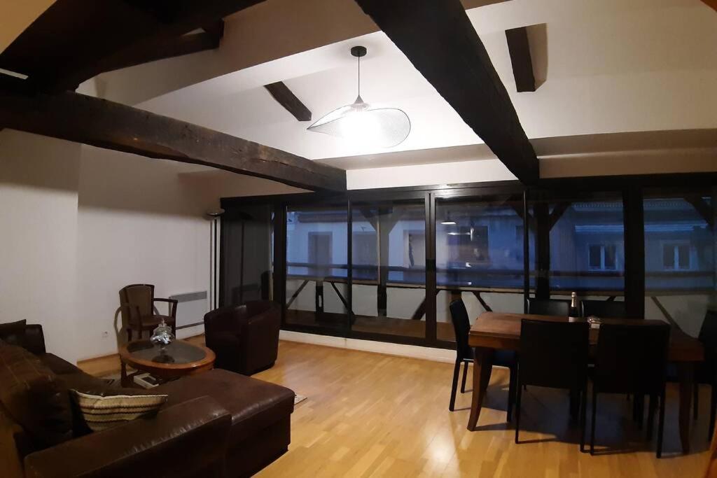 Appartement Exceptionnel 4 Etoiles Hyper Centre Albi 65 M2 Au 4Eme Etage Sans Ascenseur Avec Une Tour Du 12Eme Siecle Eksteriør bilde
